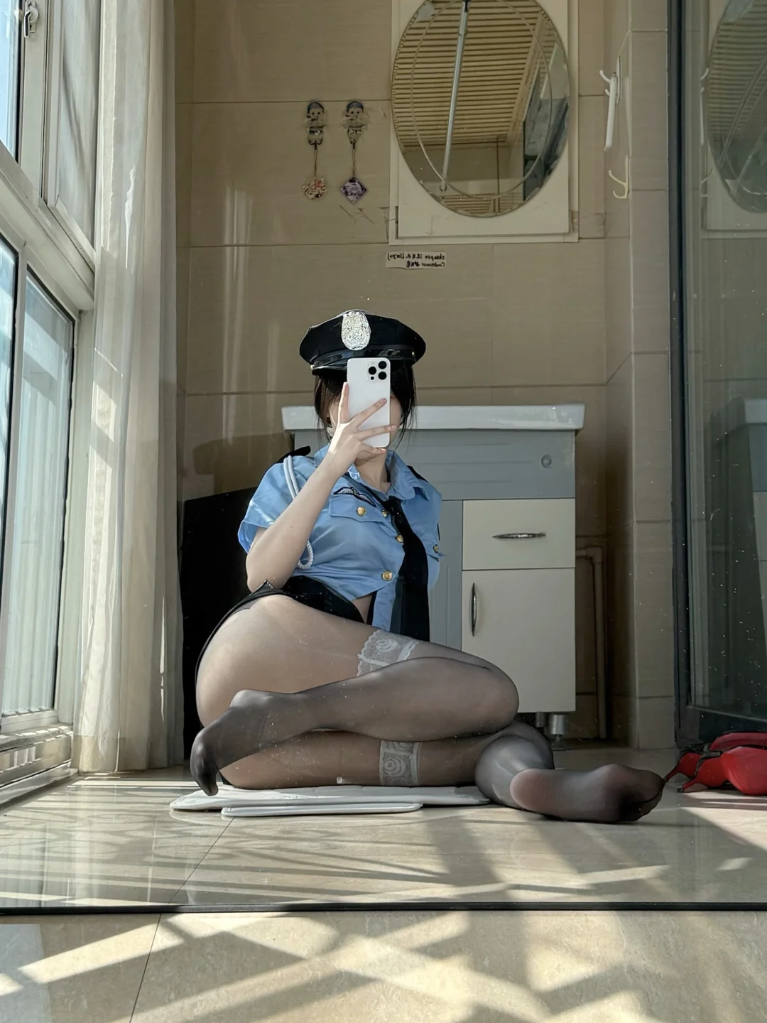 不可爱羚 - 高价定制 女警制服 [48P,8V-1.04GB] tg@simisebaisi 【丝足阁】004.webp